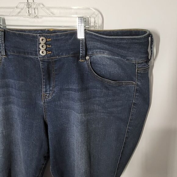 Plus Size Torrid Denim Jean Capris - Picture 3 of 8